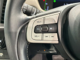 ステアリングにオーディオ操作スイッチが付いています。オーディオ画面に直接タッチしなくても操作が出来ますので、運転に集中できます。
