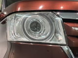 LEDヘッドライトは、点灯の瞬間から最大光量を発揮し、突然暗くなるトンネルなどでの安定感を高めます。
