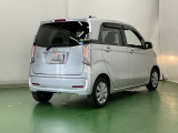 後席の窓には外から車内が見えにくくなるプライバシーガラスを採用。周りを気にせずリラックスして過ごせます