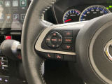 運転中、オーディオの操作をしてて、ハッとしたことはありませんか?ステアリングスイッチは、運転中でもハンドルでオーディオの操作が可能です。安全なドライブをサポートします。