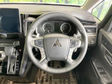 【純正革巻きステアリング】上質な革を使用することで、手にしっかり馴染みとても運転しやすいハンドルです♪