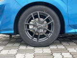 純正アルミホイール。タイヤサイズは185/60R16です。