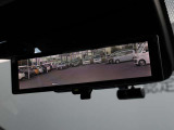 車両後方を映し出します・スマートルームミラー装備です。