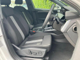 人間工学に基づいて設計されたシートは車のもっているドライビングフィールを存分にドライバーに伝えてくれるクオリティの高い仕上がりとなっています。