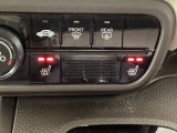 運転席と助手席にはシートヒーターが付いています☆寒い時期に腰周りを温めてくれるので体全体が温まりやすいのは勿論、暖房と違い顔に風が当たらないので、乾燥肌やドライアイの方でも大丈夫☆