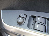 駐車時や狭い道でのすれ違い時に気を使うミラー。電動格納式ドアミラーはそんな時に便利です。