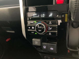 オートエアコンは温度を設定するだけで、自動で風量などを設定してくれます。運転しながら操作も必要ないので、安全性も向上します。