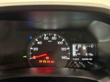 シンプルで大きく見やすい単眼メーター&平均燃費等のさまざまな車両情報が表示できるマルチインフォメーションディスプレイ