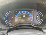 メーター内のディスプレイには運転をサポートするさまざまな情報を表示。