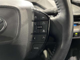 【ステアリングスイッチ】運転中に視線を前に向けたまま操作できます。