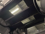 採光性と視界性に優れたガラスルーフを装備。自然光が車内を明るく照らし、開放感ある室内空間を演出。快適なドライブをお楽しみ頂けます。日常から遠出まで快適性を高める人気装備となります。ぜひご確認を!