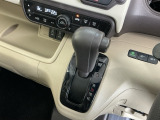 発進時から滑らかに加速する無段階変速のCVTはストップ&ゴーの多い街の中も快適です