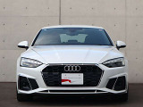 ●一目でAudiとわかる特徴的なシングルフレームグリル・LEDランプ。精悍なフロントマスクからAudiのスマートで上品なブランドを連想させてくれます。女性にも大変ご好評頂いております。