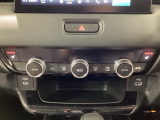 運転席と助手席にはシートヒーターが付いています☆寒い時期に腰周りを温めてくれるので体全体が温まりやすいのは勿論、暖房と違い顔に風が当たらないので、乾燥肌やドライアイの方でも大丈夫☆