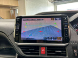 【バックカメラ】運転席から画面上で安全確認ができます。駐車が苦手な方にもオススメな便利機能です。