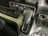 発進時から滑らかに加速する無段階変速のCVTはストップ&ゴーの多い街の中も快適です