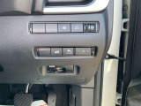 バックドアを運転席にいても開けることができます。