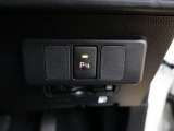 コーナーセンサーを車の前後に装備。障害物までの距離に応じて警告音を変えてお知らせ。縦列駐車時や駐車場・車庫などでの取り回しをサポートします。詳細は販売店スタッフまでおたずねください。