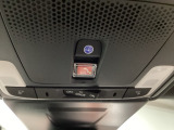 【SOSボタン】体調が悪くなったときや、事故に遭遇したとき、あおり運転にあっている時など、緊急時にボタンを押すと緊急サポートセンターにつながり、オペレーターが警察・救急への取次ぎを行います。