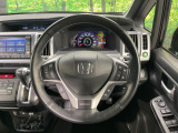 【ステアリングスイッチ】運転中、前方から目線をそらすことなく、オーディオ等の操作が可能な便利機能!安心&快適なドライブを演出してくれます♪