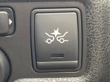 【エマージェンシーブレーキ】走行中に前方の車両等を認識し、衝突しそうな時は警報とブレーキで衝突回避と被害軽減をアシスト。より安全にドライブをお楽しみいただけます。