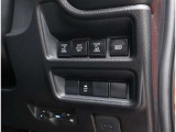 電動のスライドドアで楽々スムース!運転席からも開閉の操作もできます♪キーのスイッチひとつで自動開閉できる便利な機能もついてます♪