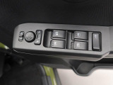 パワーウィンドゥ 運転席ドアスイッチ照明付です。電動格納ミラーも手元でワンモーションで可能です。