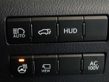 運転おひざ元に各種スイッチが配置されております。