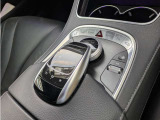 お車選びをお楽しみ頂けるよう、在庫車の展示スペースを十分に確保しております。