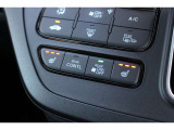 運転席と助手席に温度調整があるシートヒーターを装備しております。寒い朝はクルマに乗り込んですぐにシートヒーターを作動させれば温かさが広がり快適なドライブが始まります。