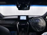 落ち着いたカラーの内装で、ゆったりと運転したい方に。