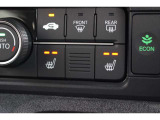 運転席・助手席に2段階の温度調整があるシートヒーターを装備。寒い朝、車に乗り込んですぐにシートヒーターをオン!温かさが広がり、冷たい朝も快適に始まります♪