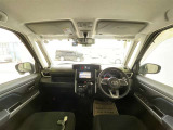 見通しのよいすっきりとした視界で、誰でも運転しやすいです。運転のしやすさは疲れにくさにも繋がりますよ♪
