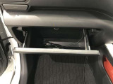 グローブボックス。