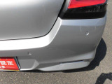 リヤバンパーに4つの超音波センサーを内蔵し、車両後方にある障害物を検知。透明なガラスなども検知でき、コンビニの駐車場などでの衝突回避をサポートします☆