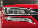 LEDヘッドライトは、点灯の瞬間から最大光量を発揮し、突然暗くなるトンネルなどでの安定感を高めます。