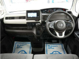 運転にかかわる様々な操作を安全に行えるように視点移動が少なく、操作性に配慮されたスイッチ類が凝縮されたコクピットです。