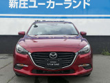 MAZDAらしい凛とした表情。滑らかなヘッドライトがあなたのドライブを優しくリードしてくれます。The MAZDA-like dignified look. Smooth headlights gently lead your drive.