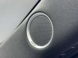 車内には高音質なBOSEサウンドシステムを採用。Aピラーに設置されたツイーターをはじめ、専用設計されたスピーカーが臨場感あふれるクリアなサウンドを奏でます。