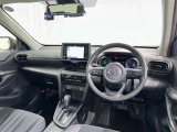 運転席まわりです。 各操作スイッチは使いやすい位置に配置されてます。