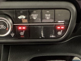 運転席と助手席にシートヒーターが付いています☆寒い時期に腰周りを温めてくれるので体全体が温まりやすいのは勿論、暖房と違い顔に風が当たらないので、乾燥肌やドライアイの方でも大丈夫☆