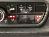 運転席と助手席にシートヒーターが付いています☆寒い時期に腰周りを温めてくれるので体全体が温まりやすいのは勿論、暖房と違い顔に風が当たらないので、乾燥肌やドライアイの方でも大丈夫☆