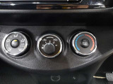 使いやすいマニュアルエアコンは簡単な操作で車内を快適にしてくれます☆