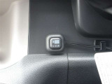 パノラミックビューモニター付きです。車両を上から見たような映像をオーディオ画面に表示。運転席からの目視だけでは見にくい、車両周辺の状況をリアルタイムでしっかり確認できます。