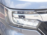 【ヘッドライト】省電力で長寿命の明るく運転しやすいLEDヘッドランプです。明るく照らすので暗い夜道からお客様を守ってくれます。