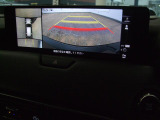 360&deg;ビューモニターを搭載しています。パーキングセンサーと合せてお使いいただくことで、安全、安心にお車の取り回しを行っていただけます。