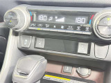 【シートヒーター】体調に合わせて細かく車内環境を調整できちゃいます。天候や、体調に左右されずに快適に1日をスタート出来ますね。