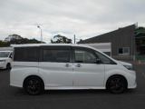 新車ディーラーの中古車コーナーです。保証・整備料金は車両価格に含まれております。諸費用まで入った支払総額は魅力的な価格になっていると思います。