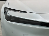 LEDヘッドライトは、点灯の瞬間から最大光量を発揮し、突然暗くなるトンネルなどでの安定感を高めます。