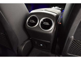 【クライメートコントロール(左右独立調整)】運転席、助手席の方で温度設定を可能とし、それぞれ快適性を実現できます